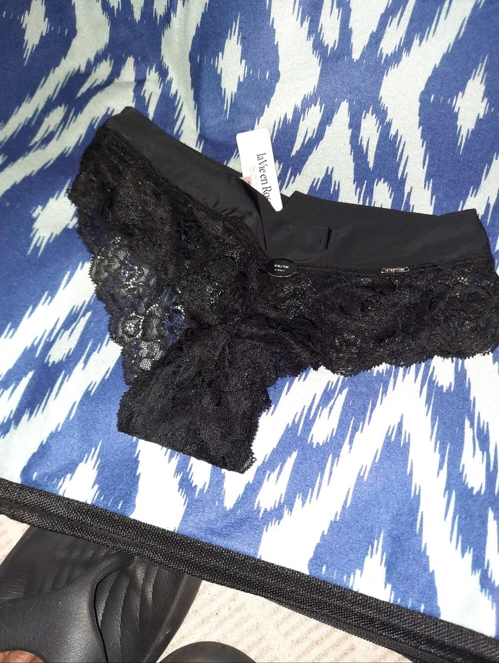 NWT La Vie en Rose Sexy Black Lace CHEEKY Panties Size XS